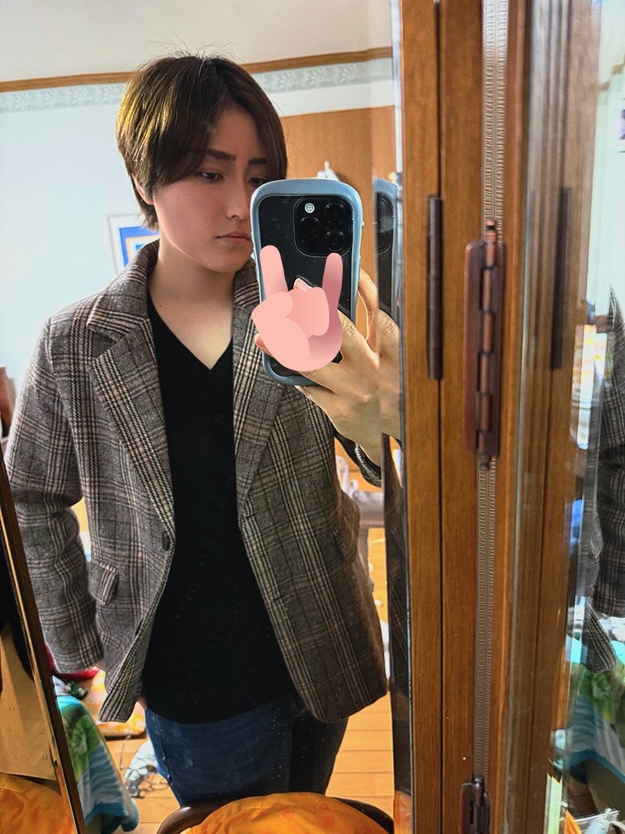 Halcosv's tweet photo. 最近コスプレを始めた(？)のでお友達募集😌
シャイ野郎だから宅コスしかしてない初心者野郎です
まだ衣装がこれだけ🤪

#龍が如く好きな人と繋がりたい 
#龍が如く好きさんと繋がりたい 
#龍が如くクラスタさんと繋がりたい https://t.co/s7EBmnDp7Y