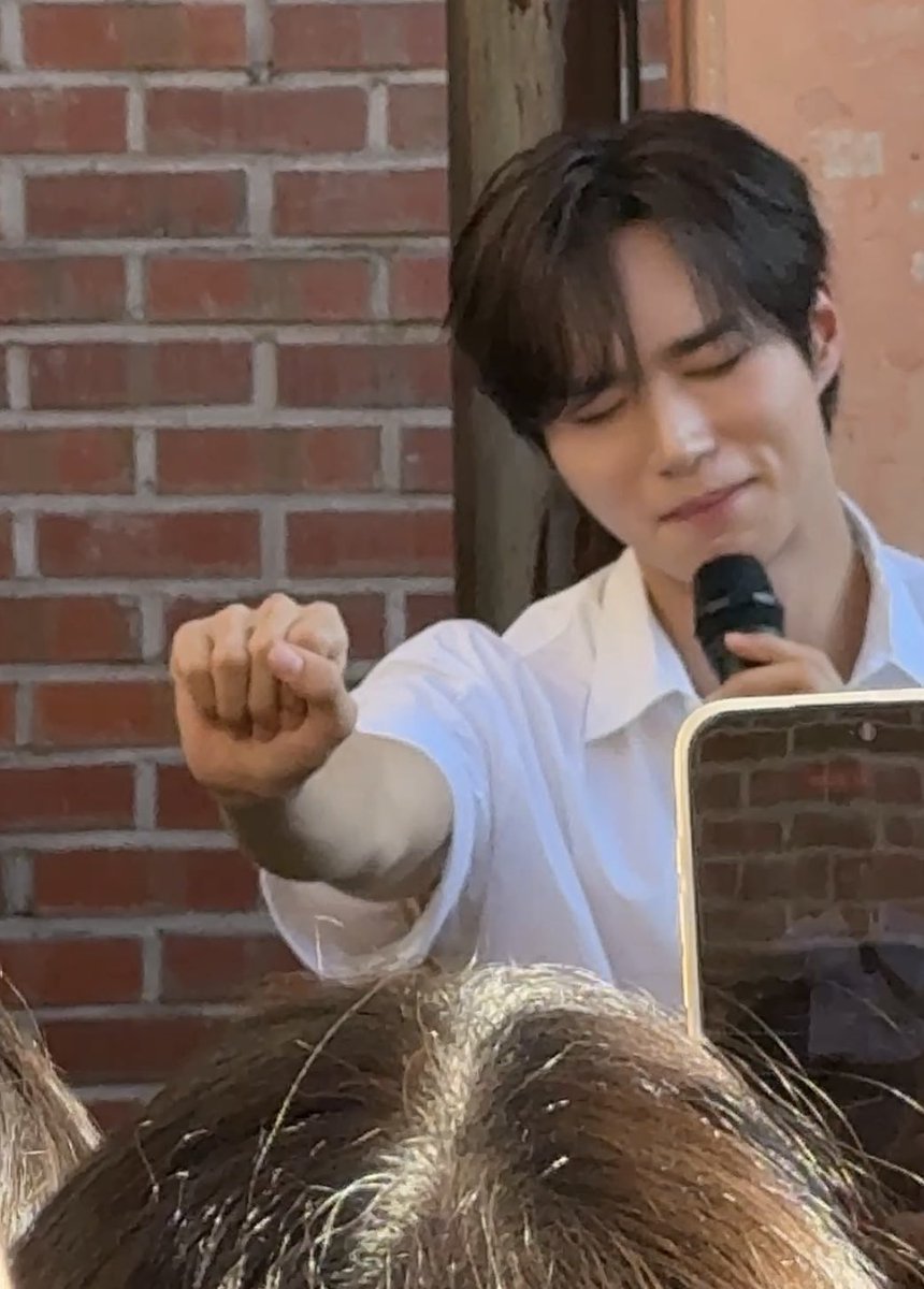 kune_S2's tweet photo. 엄청 오랜만에 준서를 봄 냐냐냐 https://t.co/t4ydfVuQB6