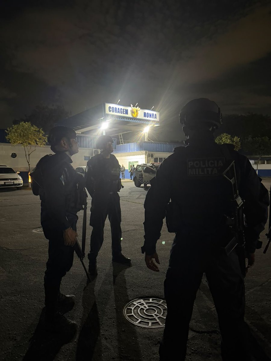 Crime021Rj's tweet photo. Desde as primeiras horas desta quinta-feira (06/08), policiais do #41BPM realizam uma operação no Complexo da Pedreira (TCP).

A ação tem como objetivo reprimir roubos de cargas e de veículos, além de remover barricadas instaladas por criminosos na região. https://t.co/QExtjnVHY0