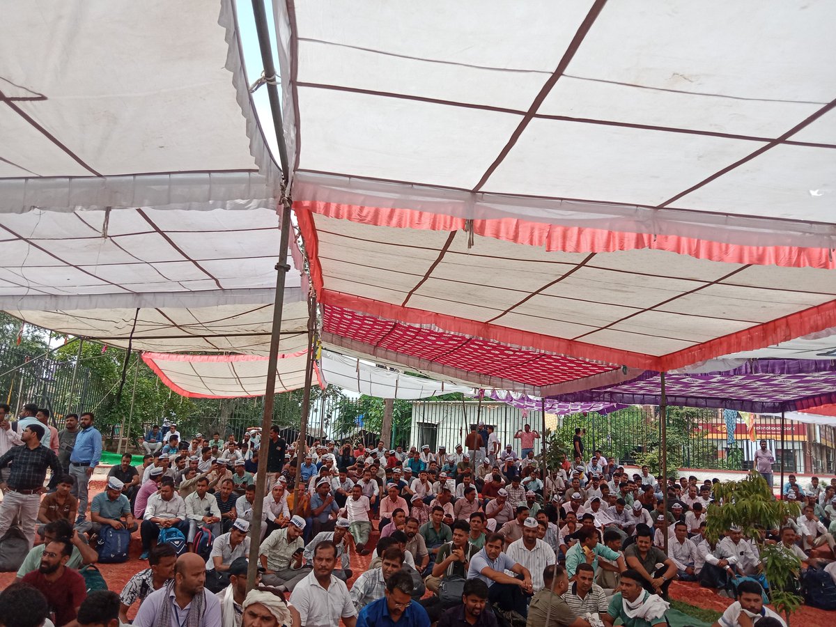 AdvR_Godara's tweet photo. एक स्थाई और पारदर्शी तबादला नीति 3rd ग्रेड शिक्षकों का संवैधानिक अधिकार है।
​अपने बुजुर्ग माता-पिता, परिवार और बच्चों से दूर रहकर फर्ज़ निभा रहे शिक्षकों की पीड़ा को सरकार समझे और तुरंत स्थानांतरण प्रक्रिया शुरू करे। 🙏🚩
​#3rd_ग्रेड_ट्रांसफर_बहाल_करो
@JATbera1 @AdvR_Godara https://t.co/PpkF4IMhvO