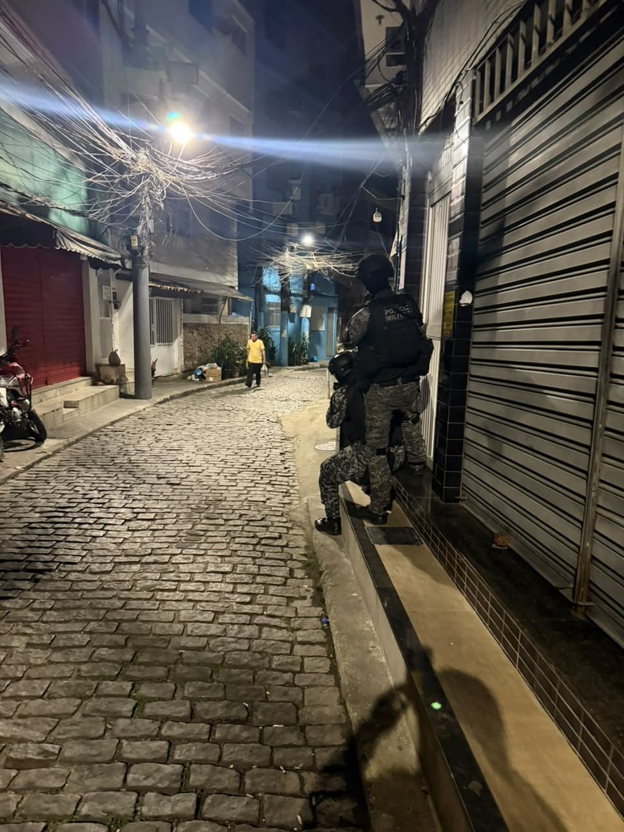 Crime021Rj's tweet photo. Desde as primeiras horas desta quinta-feira (06/08), policiais do Batalhão de Choque de Polícia (#BPChq), realizam uma operação em apoio ao #18BPM na Comunidade Tijuquinha (CV). https://t.co/3pClFYUbG3