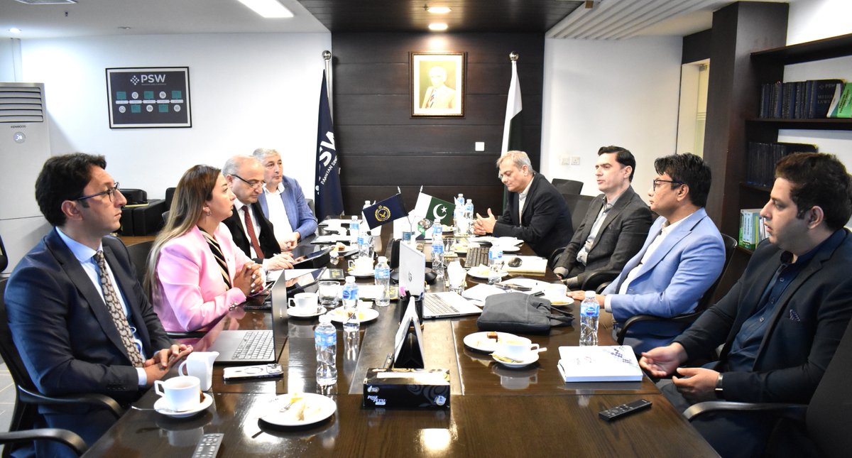 PakSingleWindow's tweet photo. #PSW welcomed the #Azerbaijan Single Window delegation for a bilateral exchange on digital trade transformation and border management. @CEOPSW shared PSW's journey toward a unified digital trade ecosystem and highlighted initiatives including Tradeverse, PortVerse, IRMS, Trade Lab, the Certificate of Origin Portal, and the Khadijah Women Entrepreneurship Program. The visit strengthened collaboration on advancing seamless, technology-driven trade facilitation between both countries.
