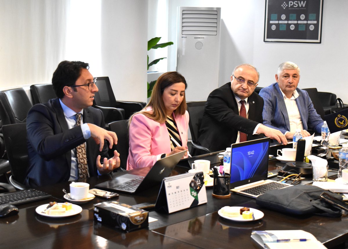 PakSingleWindow's tweet photo. #PSW welcomed the #Azerbaijan Single Window delegation for a bilateral exchange on digital trade transformation and border management. @CEOPSW shared PSW's journey toward a unified digital trade ecosystem and highlighted initiatives including Tradeverse, PortVerse, IRMS, Trade Lab, the Certificate of Origin Portal, and the Khadijah Women Entrepreneurship Program. The visit strengthened collaboration on advancing seamless, technology-driven trade facilitation between both countries.