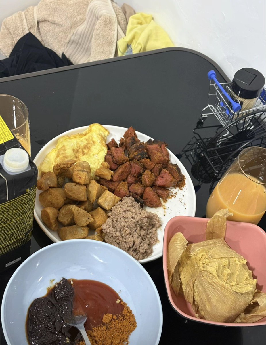 Bigbaby243's tweet photo. Unrelated, but ketchup and canned beef have no business in kenkey. She added chips too 🥲 my heart
Be honest can you eat this?🌝 https://t.co/wDEoktip2t