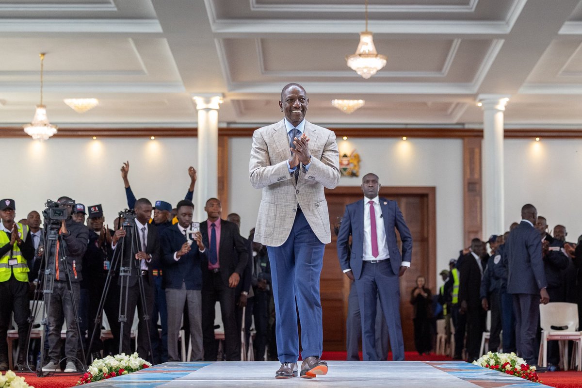 WilliamsRuto's tweet photo. Hosted representatives of Private Security Officers at State House Nairobi. We are implementing key reforms to improve the welfare, professionalism and recognition of private security officers, who are indispensable partners in maintaining national security. https://t.co/sbTuQx8jvE