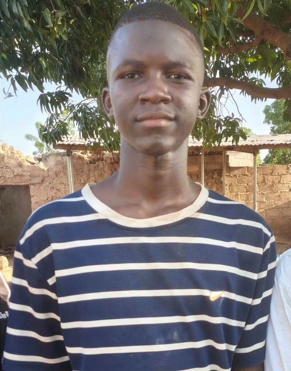 L_Activiste226's tweet photo. Cheick Omar Zongo a risqué sa vie pour en sauver deux !❤️‍🔥

À Boromo, une mère et son enfant de 4 ans sont tombés au fond d’un puits de 12 mètres. Alors que les secours étaient en route, le jeune Omar n’a pas hésité : il est descendu dans le puits et a réussi à les sortir de l’eau https://t.co/sXZhNhRROH