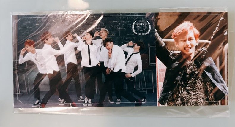 thvictoryy's tweet photo. wtb lfs ph bts sla taehyung photocard

guysss bentahan niyo q tae sla photocard pls yung arms down version 😭😭😭 

mga 250 - 300 pesos okay na siguro 😭😭

photo is not mine - ref only https://t.co/wm9p2hSnuE