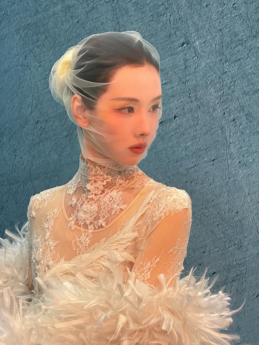 duduling1018's tweet photo. 📸 #chenduling | cosmopolitan china 33rd anniversary (august 2026) issue
— makeup by wang yafei

给陈都灵化的破茧彩蝶妆

#ChenDulingxCosmopolitan https://t.co/irOxx5rVhu