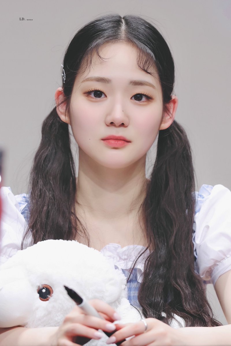 S1030806's tweet photo. 행복한 하루였길

#HappySeoyeonDay
#tripleS #트리플에스 #윤서연 https://t.co/wFs75ddrXp