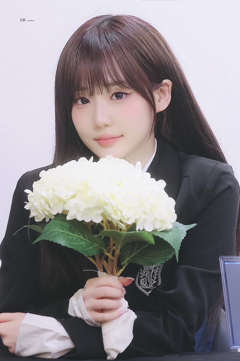 S1030806's tweet photo. 행복한 한 해가 되길

#HappySeoyeonDay
#tripleS #트리플에스 #윤서연 https://t.co/psqKVZOKIS