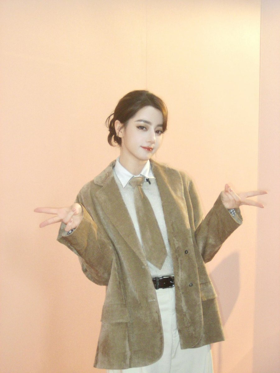 dilraba_fanclub's tweet photo. 嘻嘻迪(Xi Xi Di)
CCD photos of Dilraba⦁֊⦁ಣ～

crWeibo: 嘉行迪丽热巴工作室

#迪丽热巴 #dilraba #dilrabadilmurat #dilireba #迪麗熱巴 #ディリラバ #디리러바 #ตี๋ลี่เร่อปา https://t.co/Sr2tDX0VMu