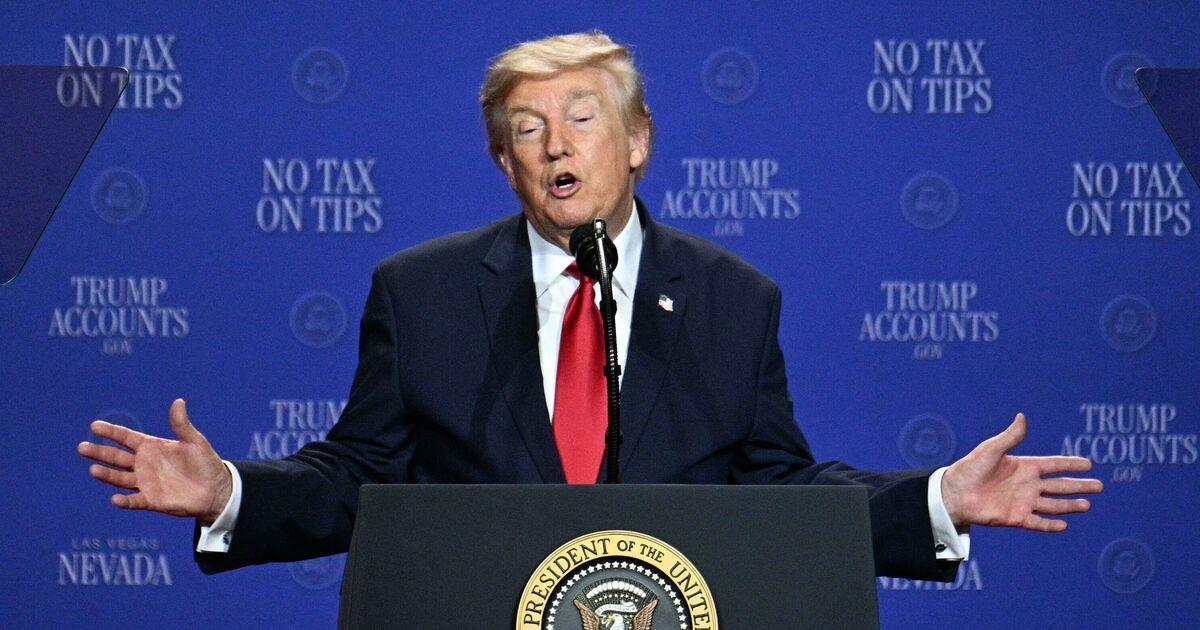 Daily_Express's tweet photo. Viewers noted that the US president looked a little different on Wednesday. #DailyExpress https://t.co/W230z3k9ox https://t.co/IIP3bh9m1b