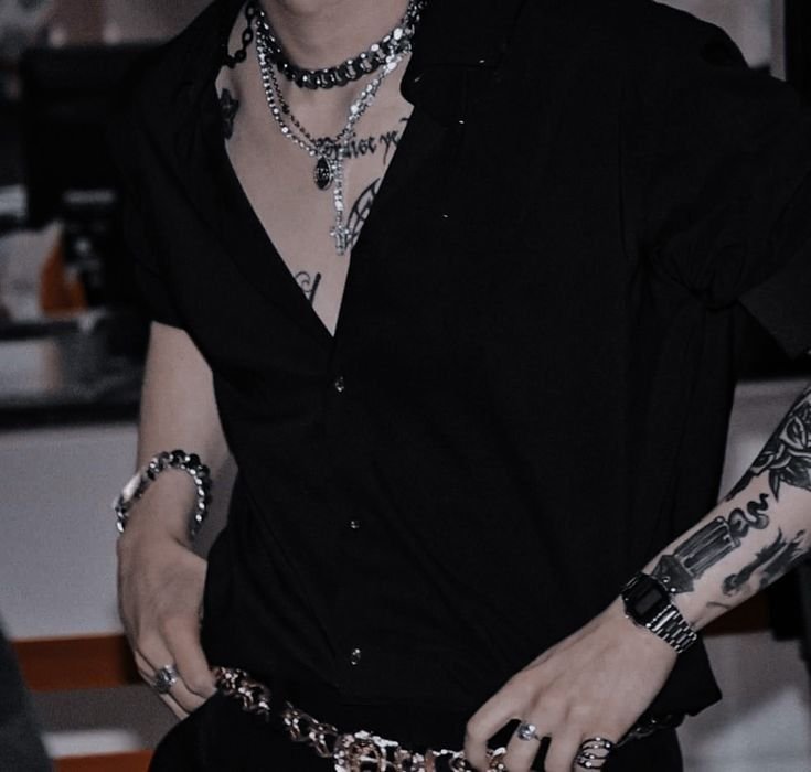 SerpantDuo's tweet photo. He's feeling a little flashy today. https://t.co/0R3Zi9XVhH