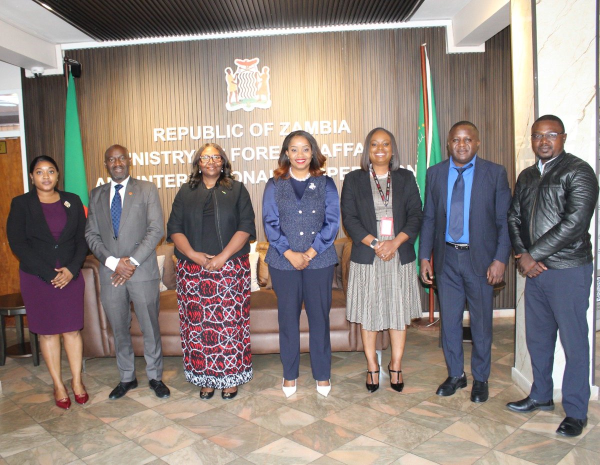 ZambiaMFAIC's tweet photo. Today at Charter House, Ms. Etambuyu Anamela Gundersen, PS for Int'l Relations and Cooperation, received a delegation from #ZANACO, led by the Head-Private Banking, Ms. Rachel K. Phiri.
Read more below;
https://t.co/UrhVS4T13W
#ForeignAffairsZambia
#ZambiaMovesYou https://t.co/PmnTDnDqFm