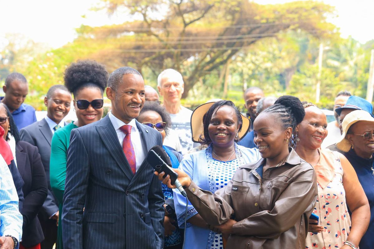 sirglickson's tweet photo. When the people called, @_HEBabuOwino_  showed up.
When public land was under threat, he stood with residents.
Leadership is about protecting the people's resources not watching them disappear.

Incoming Nairobi Governor, Babu Owino. Babu Kwa Sababu!

#RundaLandGrab https://t.co/rLvrJCeAYt