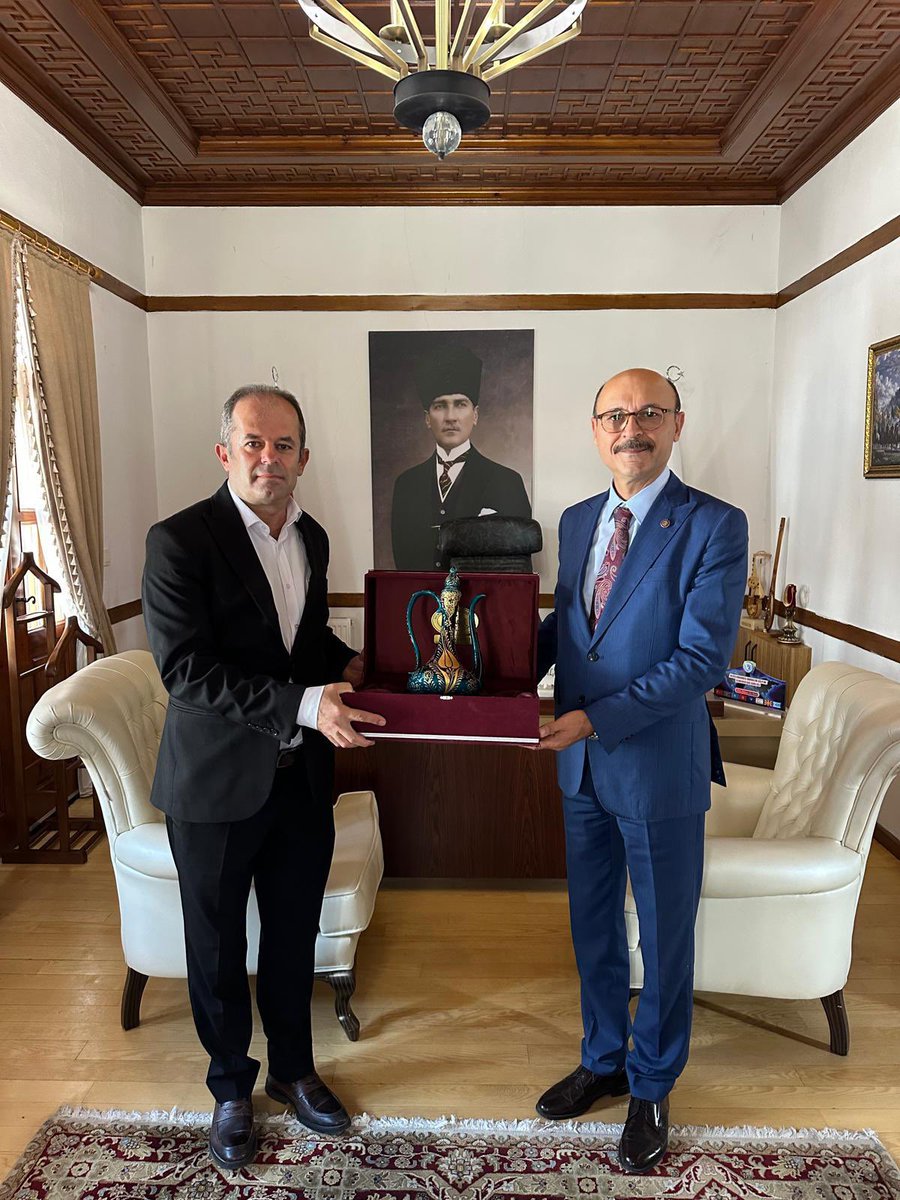 TalipGeylan06's tweet photo. Sendikal mücadelede yıllarca omuz omuza çalıştığımız Nevşehir Uçhisar Belediye Başkanı Sayın Abdullah ÇAMCI ziyaretimize geldi.
Kıymetli başkanıma nezaketinden ötürü çok teşekkür ediyor, başarılı hizmetlerinin devamını diliyorum. https://t.co/jJu40VSGzq