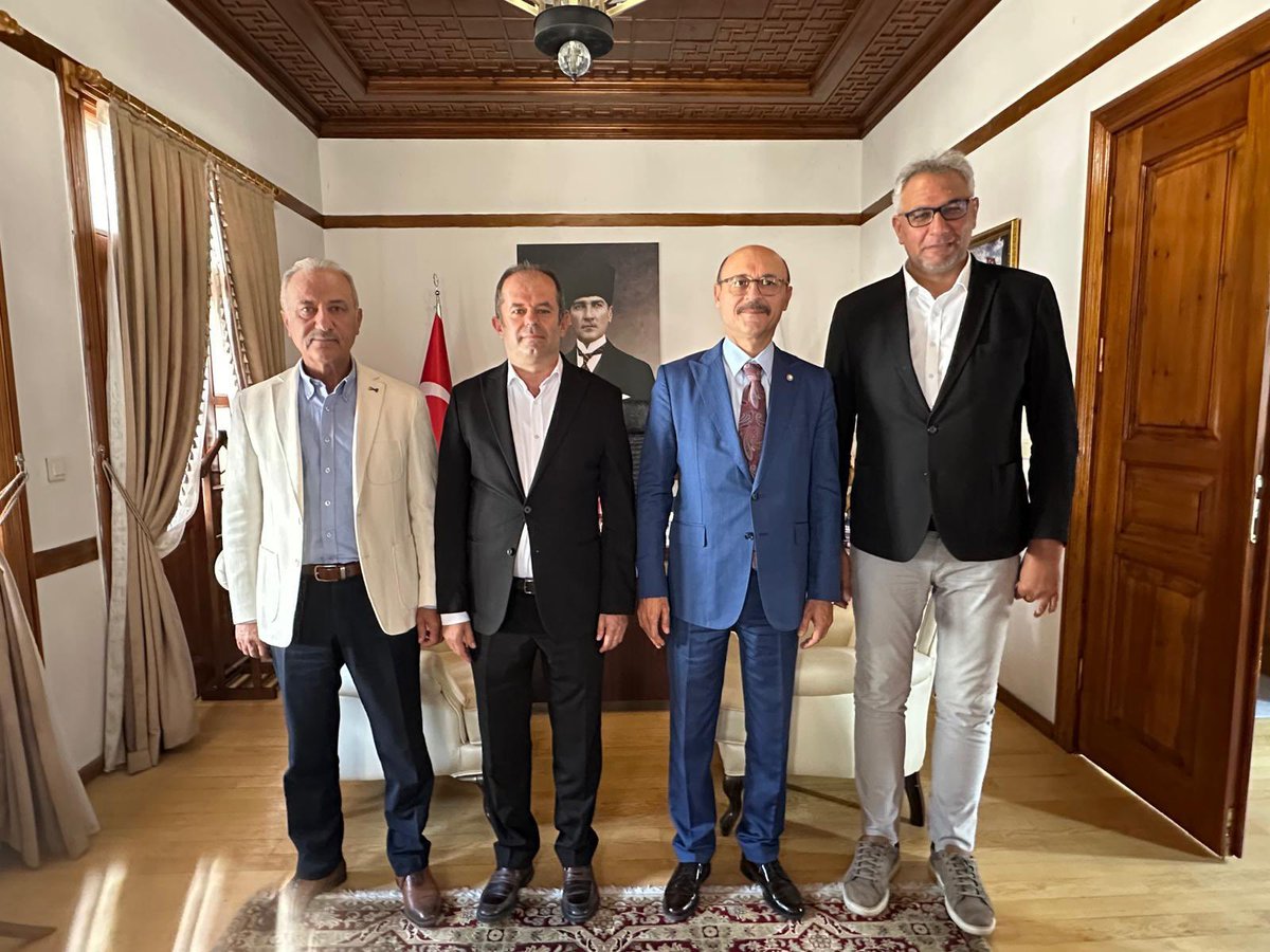 TalipGeylan06's tweet photo. Sendikal mücadelede yıllarca omuz omuza çalıştığımız Nevşehir Uçhisar Belediye Başkanı Sayın Abdullah ÇAMCI ziyaretimize geldi.
Kıymetli başkanıma nezaketinden ötürü çok teşekkür ediyor, başarılı hizmetlerinin devamını diliyorum. https://t.co/jJu40VSGzq