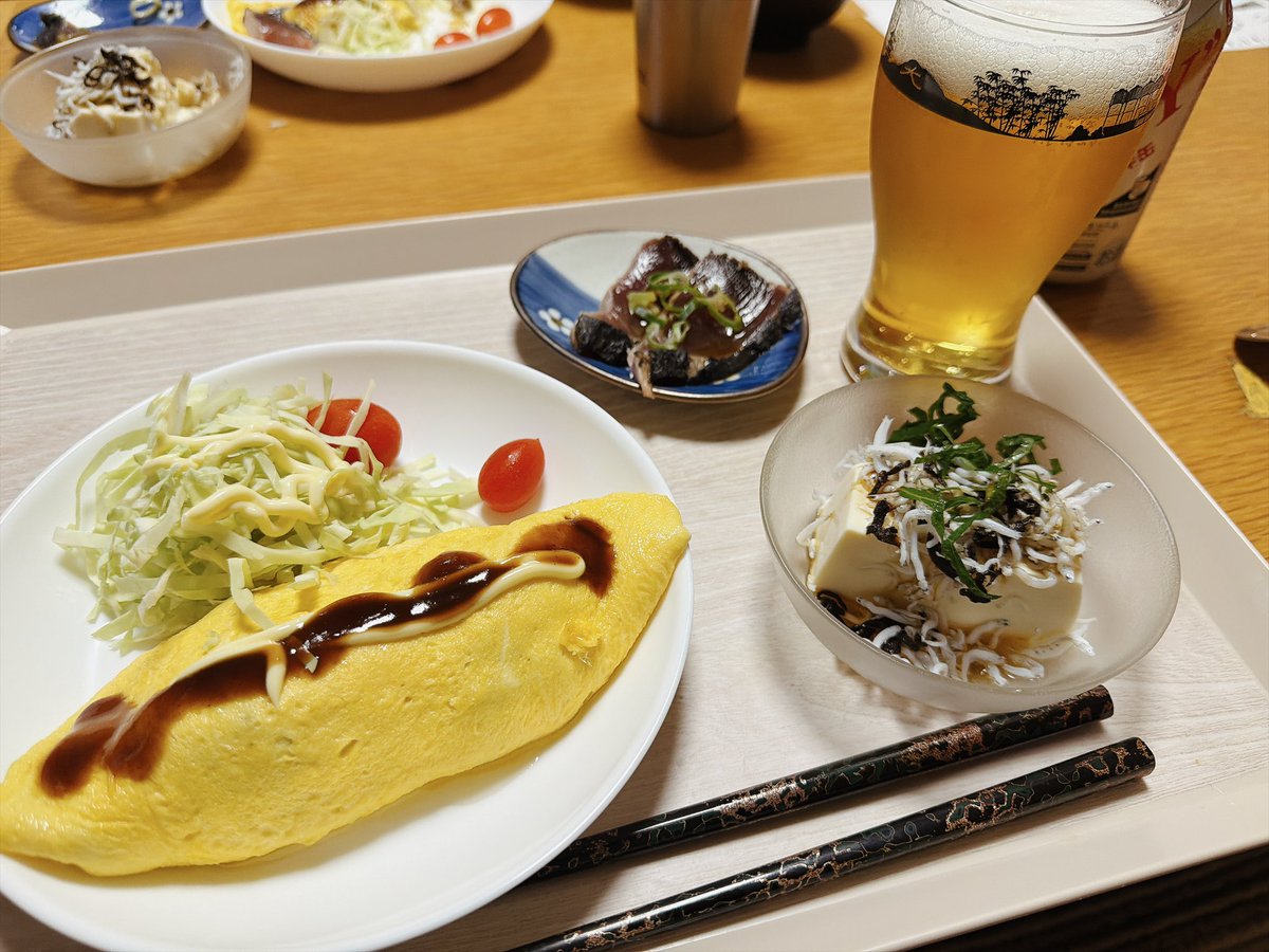 ZEKU_2's tweet photo. 今日の夕食は昔ながらのひき肉オムレツ、鰹のタタキ、しらすと塩昆布の冷奴でした
ビールがすすむ( ´ω｀ ) https://t.co/E06o8yjUmN