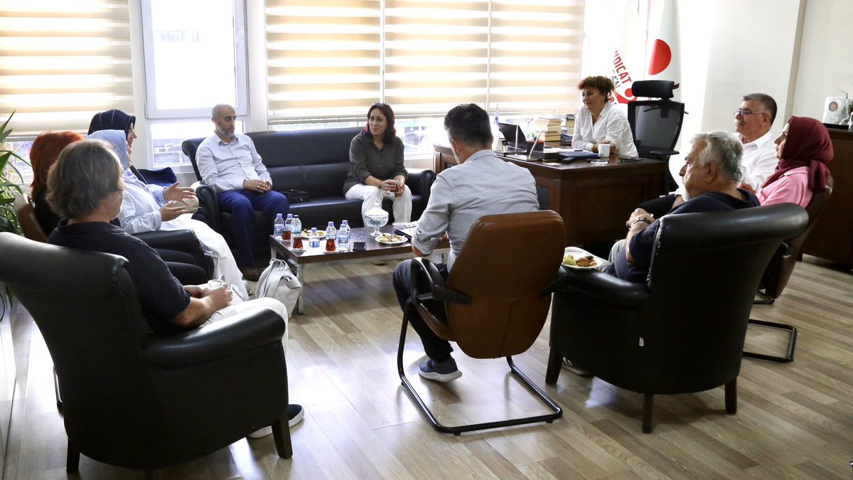 mkorkmaz62's tweet photo. Değişik illerden gelen KHK Platformu temsilcileri Dem Parti,YeniParti,Yeniden Refah Partisi,Saadet Partisi,Liberal Parti,Yeşil Sol Parti,Vicdan Vakfı,Kesk yetkilileri ile çok yararlı görüşmeler gerçekleştirdi ve son olarakta birçok kurumun katılımı ile İHD Genel Merkezinde ortak basın toplantısı düzenlediler.Bu etkinliklere çok büyük fedakarlık yaparak gelip katılan tüm arkadaşların emeklerine sağlık.
#KHKZulmüneSon 
#HerkesİçinAdalet
