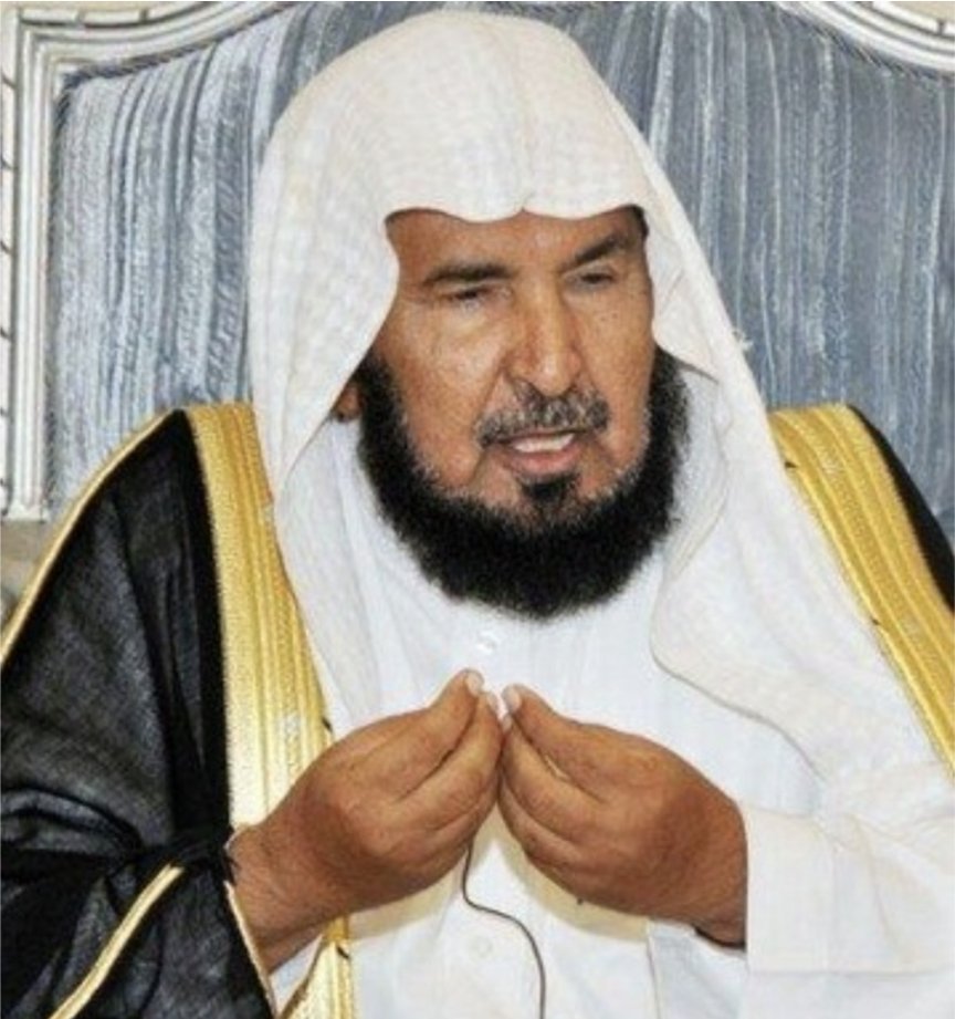 AOAltwaijri's tweet photo. انتقل إلى رحمة الله تعالى مساء يوم أمس الدكتور راشد بن راجح الشريف، بعد مسيرة علمية وإدارية امتدت لعقود، أسهم خلالها في بناء مؤسسات التعليم العالي وخدمة العمل الأكاديمي والثقافي في المملكةالعربيةالسعودية.
يُعد الراحل من أبرز القيادات الأكاديمية في المملكة، إذ تولى عمادة كلية الشريعة ، ثم الإشراف العام على فرع جامعة الملك عبدالعزيز بمكة المكرّمة، قبل أن يُعيّن أول مدير لجامعة أم القرى عقب تأسيسها، حيث قاد الجامعة خلال الفترة من عام 1982 حتى 1995، وأسهم في ترسيخ بنيتها الأكاديمية وتوسيع برامجها العلمية والدراسات العليا فيها.
كما كان عضواً في مجلس الشورى لمدة عشر سنوات (1995-2005)، وتولّى منصب أمين هيئة حقوق الإنسان، ومنصب نائب رئيس مركز الملك عبدالعزيز للحوار الوطني، إلى جانب رئاسته مجلس إدارة النادي الأدبي الثقافي بمكة المكرمة، وعضويته في عدد من المجالس والهيئات العلمية والجامعية داخل المملكة وخارجها.
عرفته منذ أكثر من أربعة عقود إنساناً نبيلاً، وأكاديمياً متميّزا، وإدارياً سمحا.
رحمه الله وأسكنه فسيح جنّاته. 
عزائي لأسرته الكريمة ولتلامذته ومحبّيه.
إنّا لله وإنّا إليه راجعون.