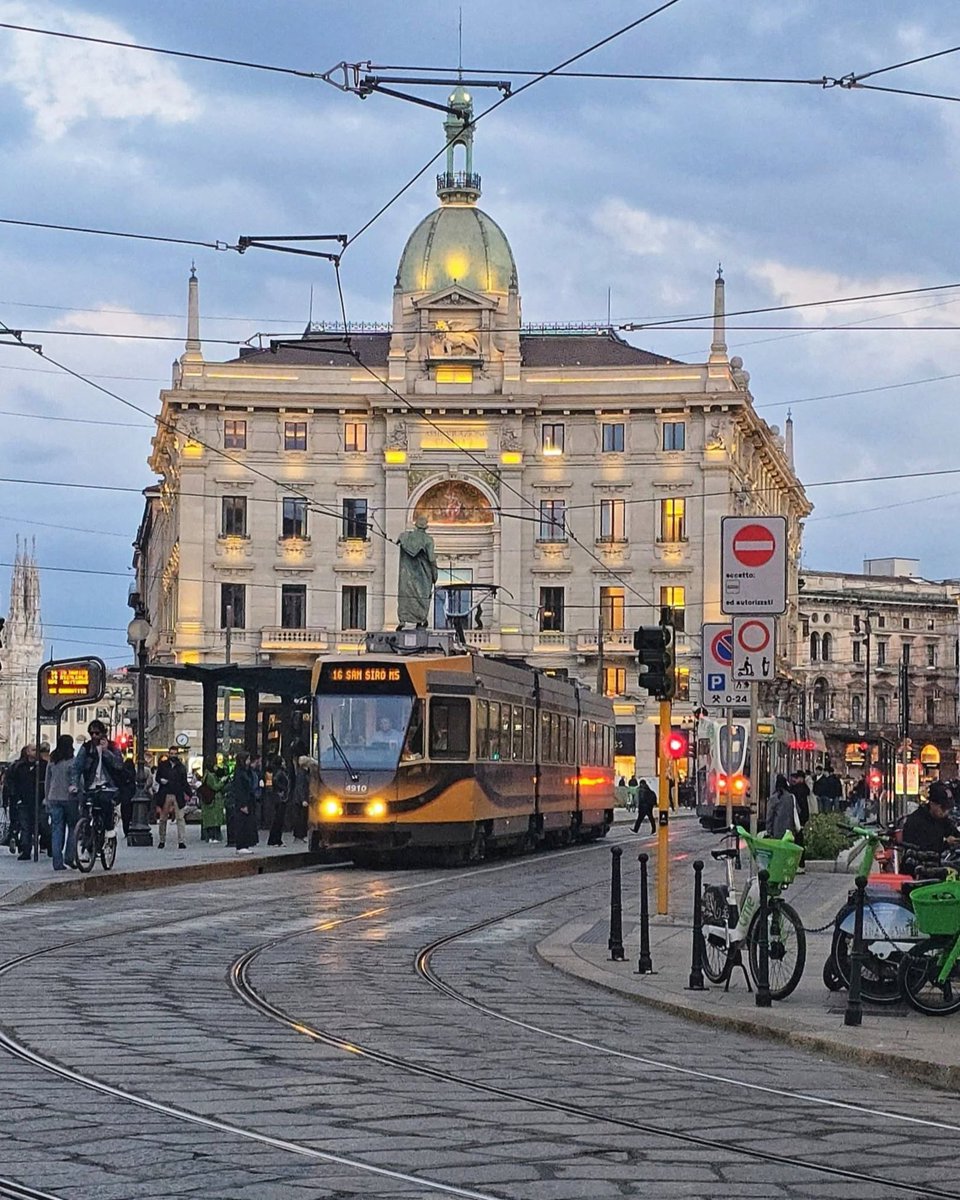 Skylinehaven76's tweet photo. 📍Milan, Italy 🇮🇹✨

Would you ride this iconic tram? 🚋

👇 https://t.co/hcjc1ecnXT