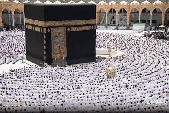 boualamabbad's tweet photo. يقول الحق.
الصورة يمين.
اللَّهُ وَلِيُّ الَّذِينَ آمَنُوا يُخْرِجُهُم مِّنَ الظُّلُمَاتِ إِلَى النُّورِ ۖ 
الصورة شمال.
وَالَّذِينَ كَفَرُوا أَوْلِيَاؤُهُمُ الطَّاغُوتُ يُخْرِجُونَهُم مِّنَ النُّورِ إِلَى الظُّلُمَاتِ ۗ أُولَٰئِكَ أَصْحَابُ النَّارِ ۖ هُمْ فِيهَا خَالِدُونَ. https://t.co/mV3YSOm4dh