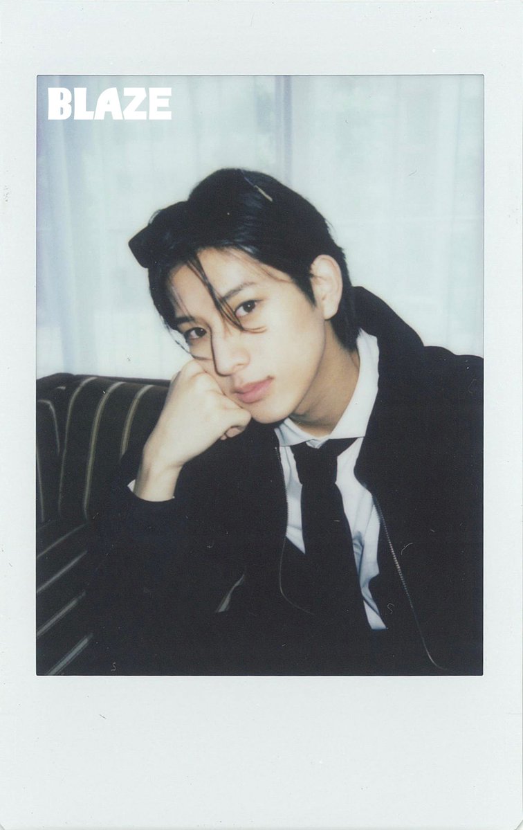 blazeprojectmag's tweet photo. 「BLAZE」7月号増刊表紙公開｜#井内悠陽 #阿久根温世

⋆˖⁺‧₊☽𖦹☥⋆*.• ˚ ︎︎ ˚ •.*⋆☥𖦹☾₊‧⁺˖⋆

✨夏に封じた思い出🎆

⋆˖⁺‧₊☽𖦹☥⋆*.• ˚ ︎︎ ˚ •.*⋆☥𖦹☾₊‧⁺˖⋆

📀雑誌の予約販売がついにスタート📀
🛎️販売ページはこちら🛎️

✨ 直筆抽選イベントは8月18日午前1時に終了（世界共通イベント）

【🌍公式販売サイト🔗 공식 판매 사이트】
A/B/C.VER⬇️
https://t.co/YC3tOOxR5R…

D.VER FULL SET⬇️
https://t.co/pNozNwHzoR…

🚨
日本、한국、香港、澳門、Singapore、Malaysia、ประเทศไทย、Indonesia、Philippines
⬆️➡️ ご自宅まで直送 / 자택 직배송 / Direct home delivery

@haruhi_iuchi712 
@ICEx_official 
#이우치하루히 
#아쿠네하루세
#blaze_your_day