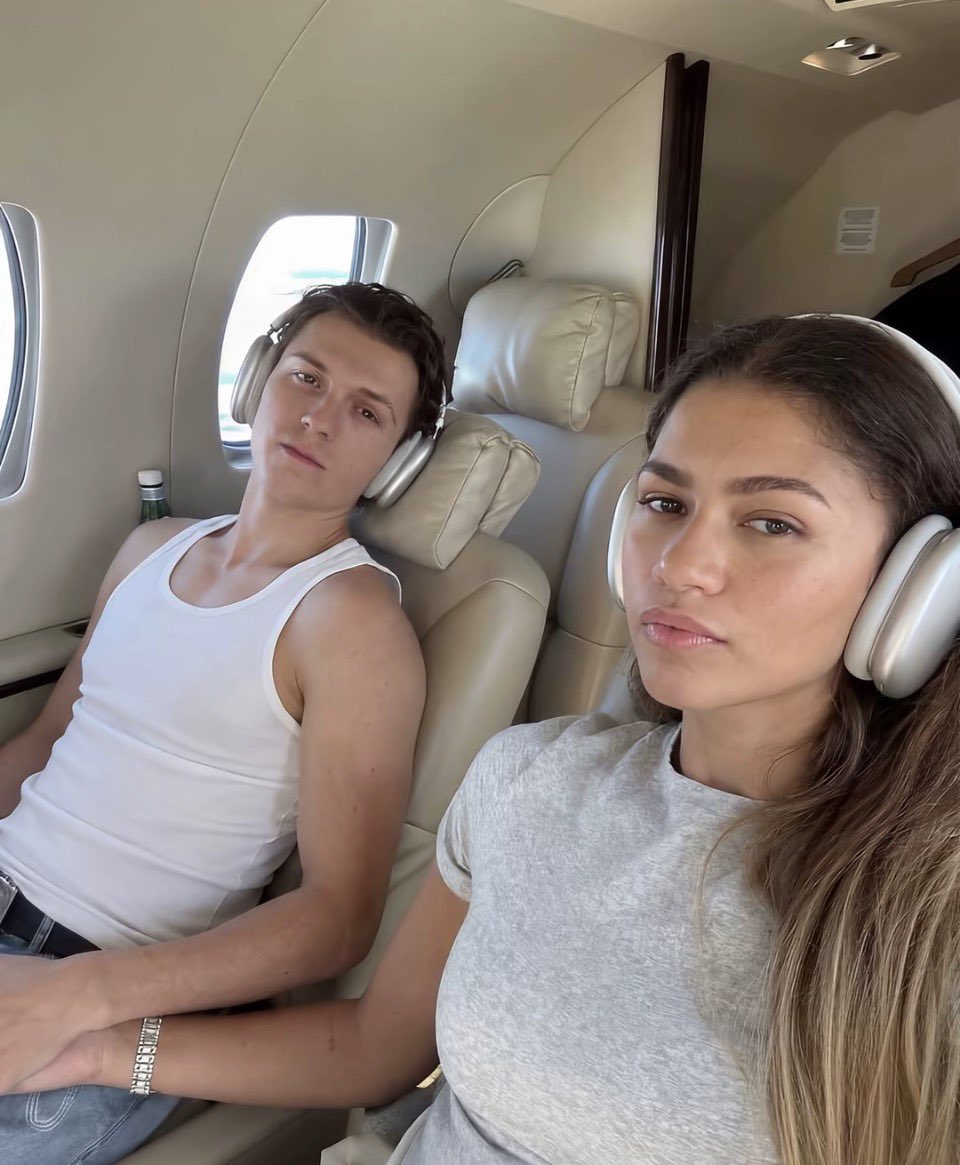 Renn_on_twtt's tweet photo. Zendaya with Jacob Elordi 🤝🏽
Zendaya with Tom Holland 🤝🏽

Be honest… which duo had more chemistry? 👀

One looked like a movie. The other became real. ❤️ https://t.co/zeteIKtnVJ