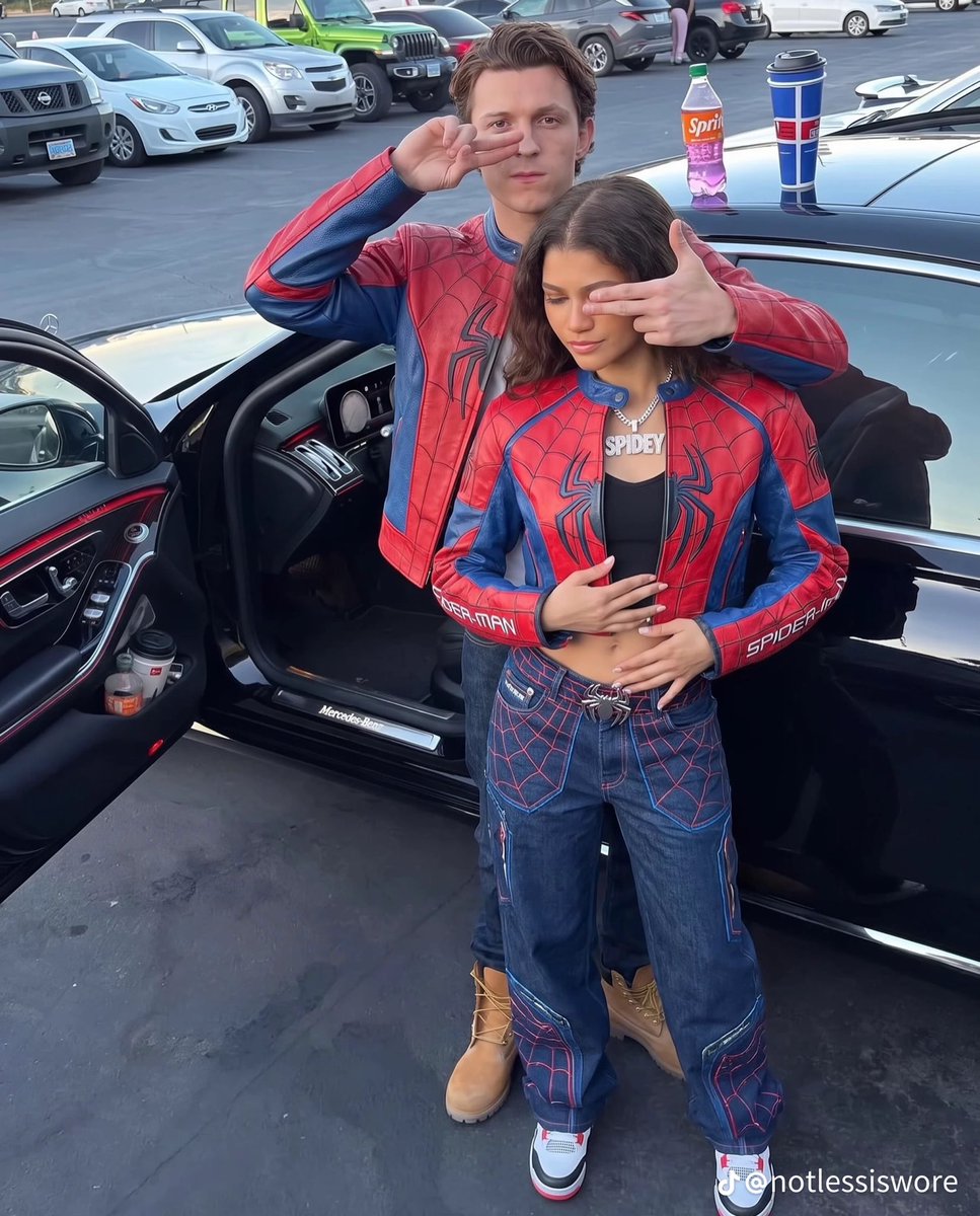 Renn_on_twtt's tweet photo. Zendaya with Jacob Elordi 🤝🏽
Zendaya with Tom Holland 🤝🏽

Be honest… which duo had more chemistry? 👀

One looked like a movie. The other became real. ❤️ https://t.co/zeteIKtnVJ