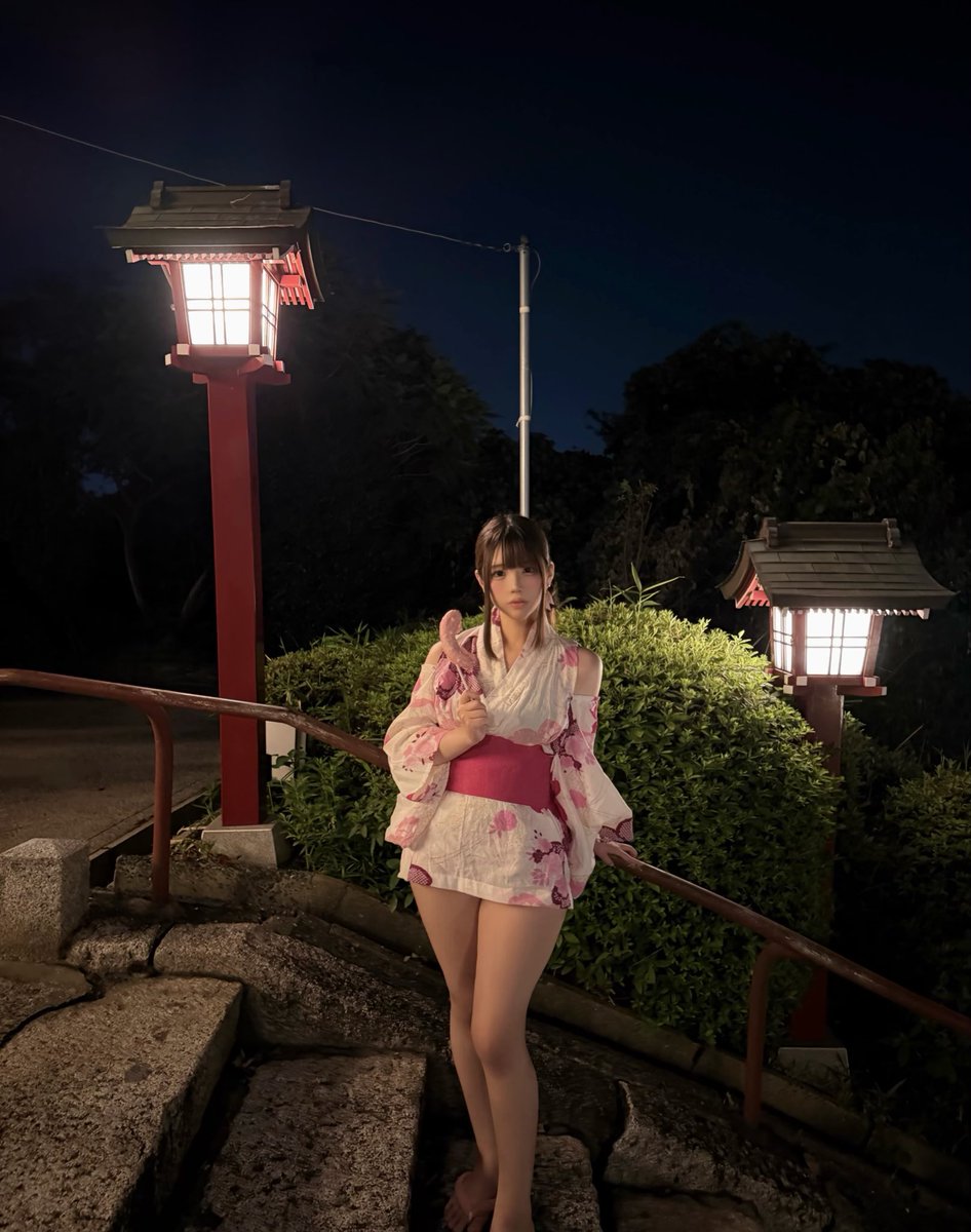 lovelysensi_'s tweet photo. こんなシルエットの浴衣アニメキャラかLOVELYな私達くらい💕 https://t.co/0uxleb2HIy