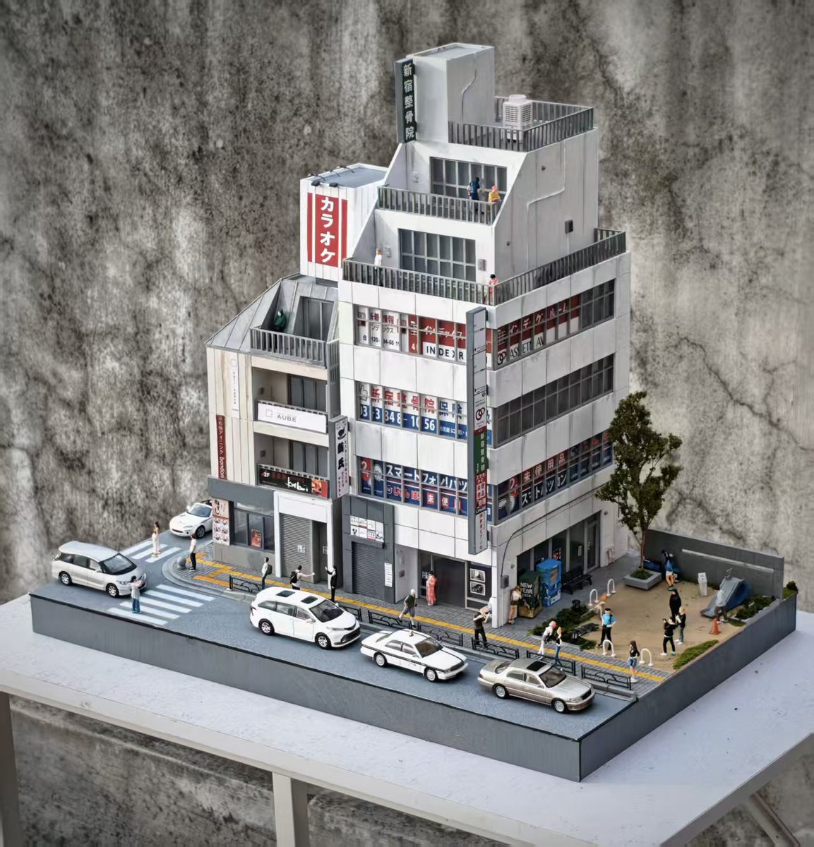 ModelCarKings's tweet photo. WAY Studio 07.
A tall city block, tiny storefront signs, rooftop details, and enough street activity to make the cars look like they have somewhere to go.
#diorama #diecast #scalegarage #dioramabuild https://t.co/hyCA9xNCdS