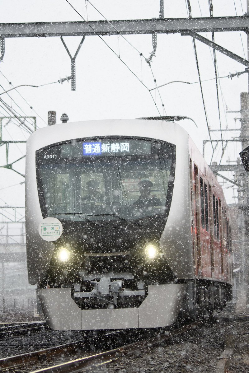 udo_0516's tweet photo. 連日暑い日が続いているので静鉄と雪でも見て涼しくなりましょう🥶
生まれてからずっと静岡住んでるけどここまでちゃんとした雪降ったのはこれが初めてだったと思う
2026.2 https://t.co/T2yaVEpn8A
