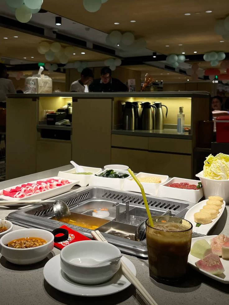 depuarture's tweet photo. akhirnya bisa makan dengan nyaman dan tenang setelah mandi dan minum obat maag; btw ini lagi mode mukbang karena masih tanggal muda https://t.co/hyw1hovgff