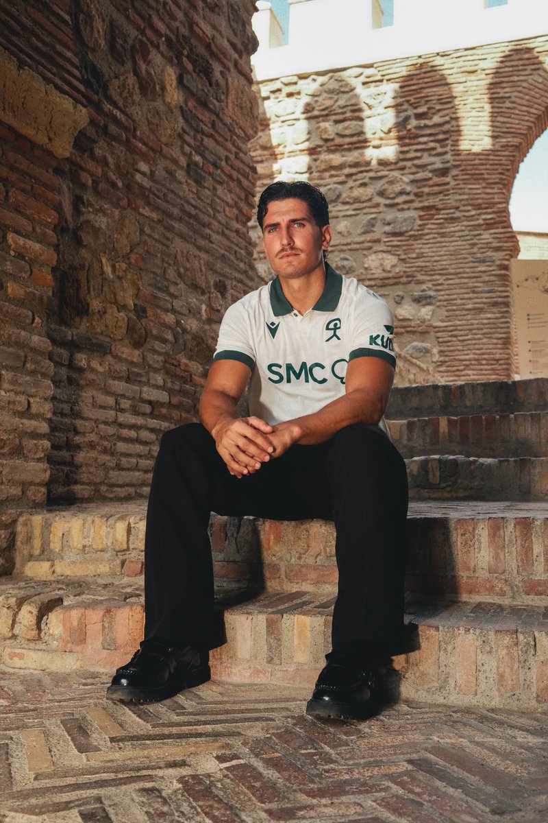 U_D_Almeria's tweet photo. 📸🏰 Una camiseta que nos representa a todos 🤍

UD Almería X @MacronSports https://t.co/1tPEZpCos6