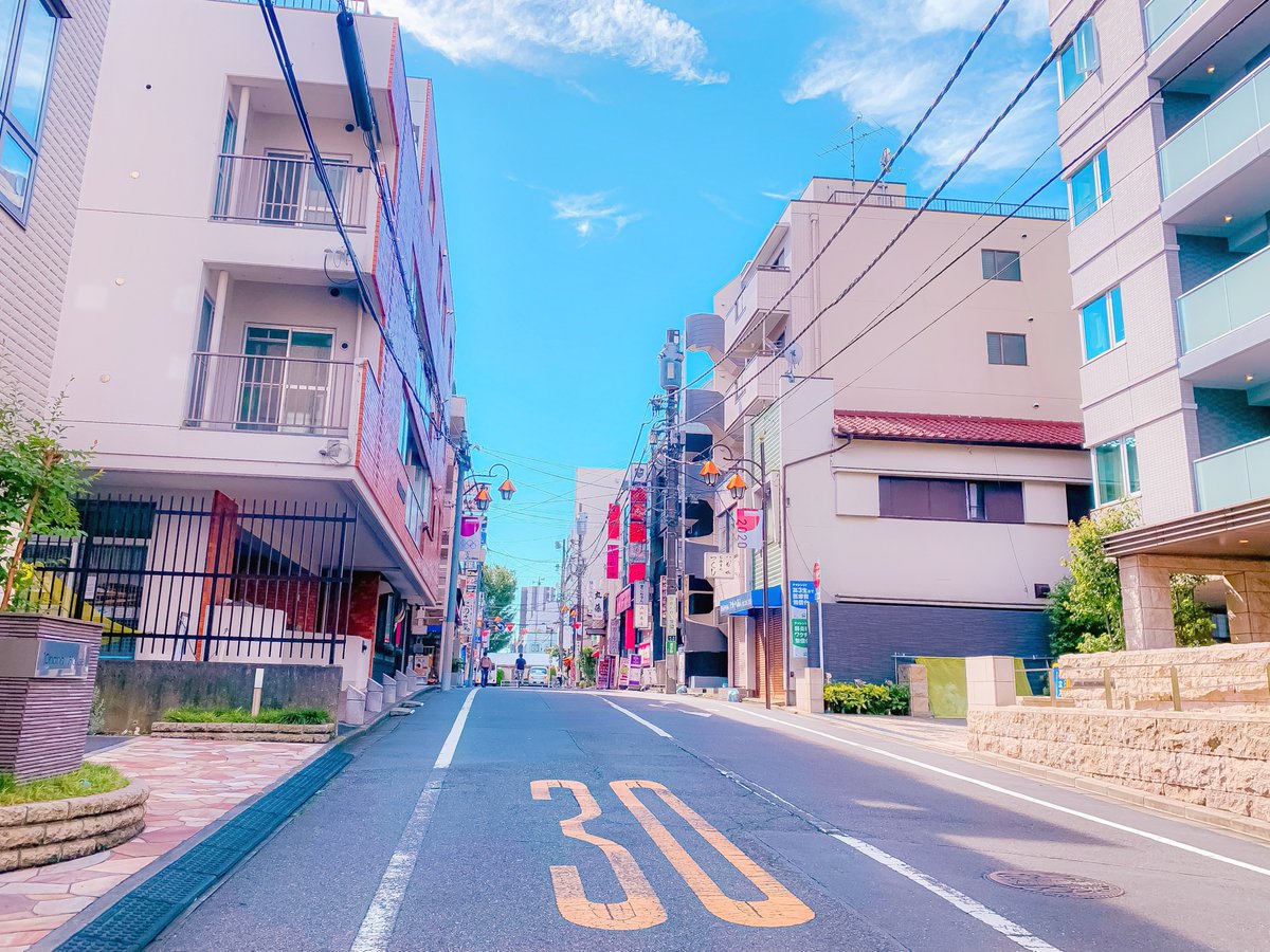 sisthaaaaa's tweet photo. Aku warga Tokyo, tapi udah mepet Saitama. Lingkungan sekitar jauh dari hingar bingar, tapi fasum tetep ala Tokyo alias serba ada. Supermarket 24 jam? Ada. Taman besar? Ada. Semua bisa dijangkau dengan jalan kaki.

Kalau lagi pengin jadi anak kota, ke Shinjuku cuma setengah jam. https://t.co/jk5ApD3qJg