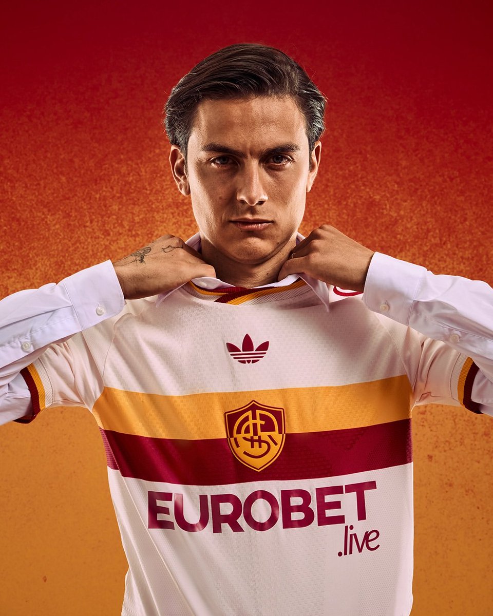footsoccerpro's tweet photo. L'AS Roma dégaine son nouveau maillot extérieur 2026 2027 ⚪🟠

Notre note pour ce maillot : 10 /10 💥💥💥

#asroma https://t.co/vW27Q19sFJ
