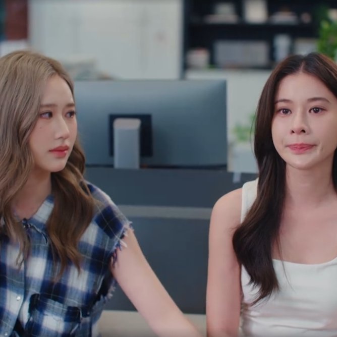dunkwanjai's tweet photo. and Aokbab has an amazing girlfriend because seeing your girlfriend's ex publicly apologizing on live for everyone to see?? not everyone would like that and would prolly just get jealous. but Rin extended her hand to Aokbab and held her close, providing her comfort
#LoveDesign https://t.co/Du8cDBpM0N