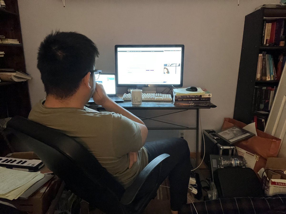 thejonathanjin's tweet photo. preparing to study 📝 📚 💻
GMAT, sample exams… @ 4:00 am
— 1hr30 mins at first…
#GMAT #GRE https://t.co/v5JNeOs23H