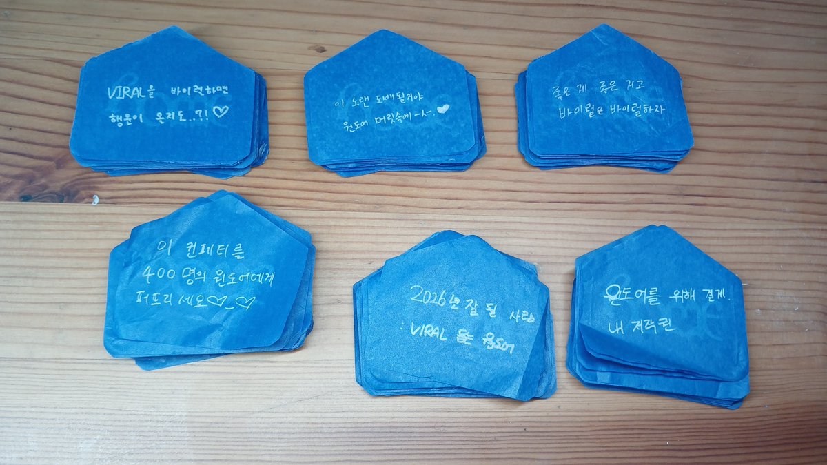 mutt_ga1lery's tweet photo. 부산콘에서 컨페티를 싹쓸이해버려서 나눔합니다~

#rt 추첨 최대한 많은 분들께
배비(2)부담가능하신분들 전멤 1장씩 세트로 보내드립니다 https://t.co/xIWlrMBX1q