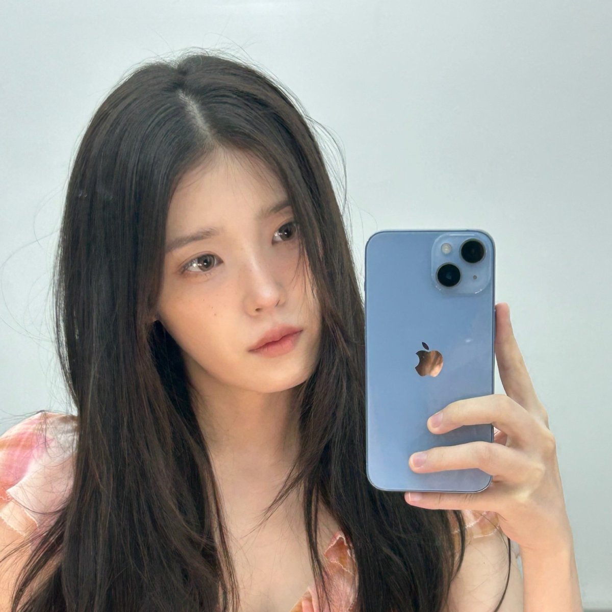 2seok_lover's tweet photo. ولی جدا وایب این عکس های جیوونی خیلی بهشتیه 🌸🎀🩷
تایپ جونگکوک هم عین خودش کیوت و بوجی موجیه 
ولی این دختر برای همیشه مورد علاقه منه 🥹 https://t.co/8DJqyiVbgj