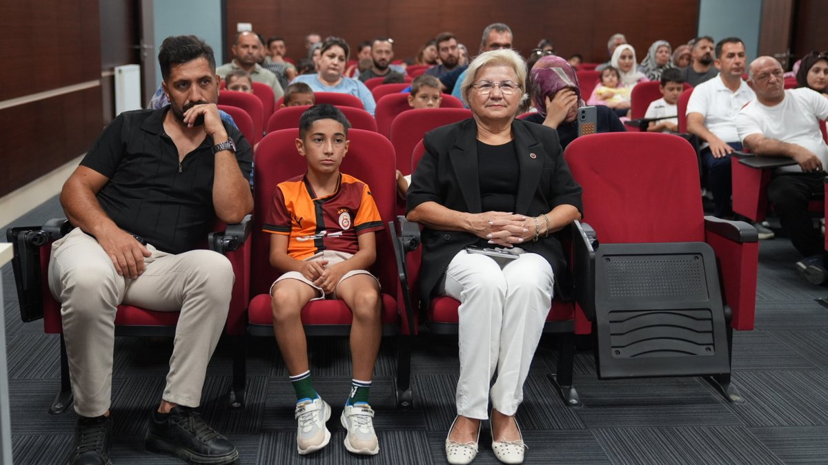 OnurBozkurter's tweet photo. Toplu Sünnet Şölenimiz kapsamında sünnet olacak çocuklarımız için Dr. Hakan Sunal tarafından bilgilendirme toplantısı gerçekleştirildi.

Ailelerimizin ve çocuklarımızın akıllarındaki soruları yanıtlayarak bu süreci en sağlıklı şekilde geçirmeleri için önemli bilgiler paylaşıldı. https://t.co/8x8nbNsWDu