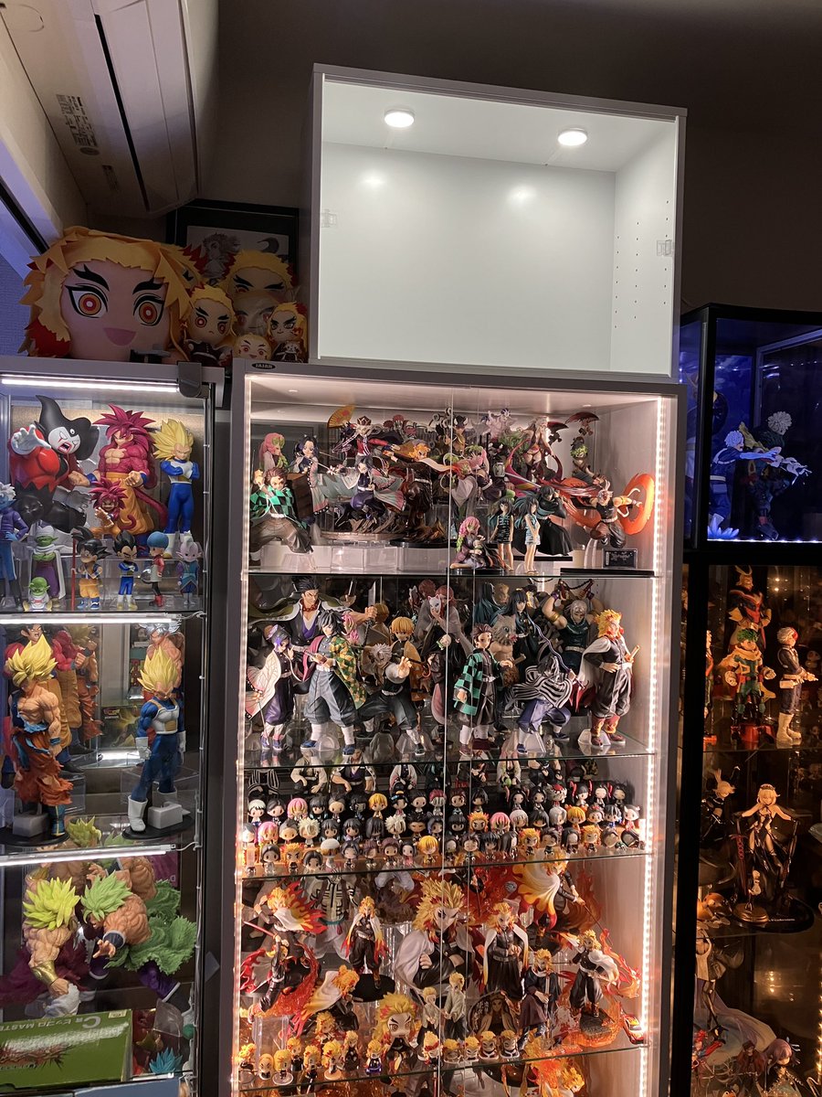 riuair's tweet photo. フィギュア棚増設！！

ドラゴンボールかヒロアカか鬼滅か🤔

どれも今年の一番くじが熱いから迷う😵‍💫 https://t.co/K8v4vJfeJp