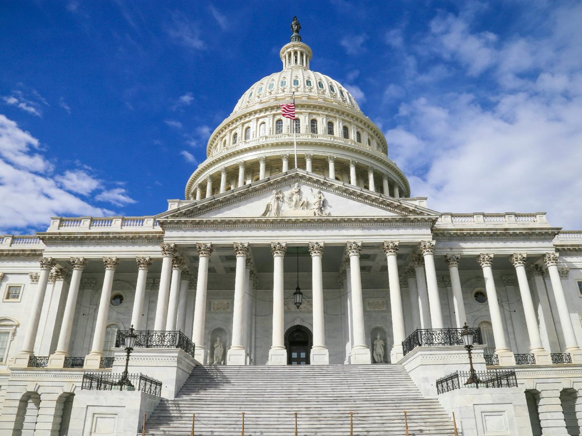 CoinMarketCap's tweet photo. LATEST: 🇺🇸 Bitwise CIO Matt Hougan says even if the CLARITY Act fails this week, "crypto will be fine," arguing "the genie won't go back in the bottle." https://t.co/jRW4DeeKW4