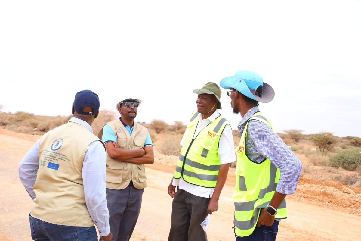 Mpwr_Somalia's tweet photo. The Director General of the Ministry of Public Works, Reconstruction and Housing of the FGS, Mr. Farah Abdinur Ahmed, today conducted a working inspection of the 60 km Dhuusamareeb–Qaradhi Road Construction Project, one of the Ministry's strategic infrastructure initiatives. https://t.co/Qgro74tzl3