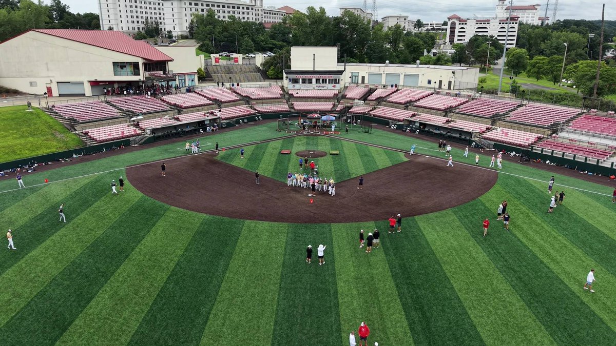 DaveSerrano11's tweet photo. @ShowBallCamps closing out four great days at @Montclair_base. Thank you to the coaching staff for all their hard work, along with the players and families who attended. https://t.co/eBSXgkRktq