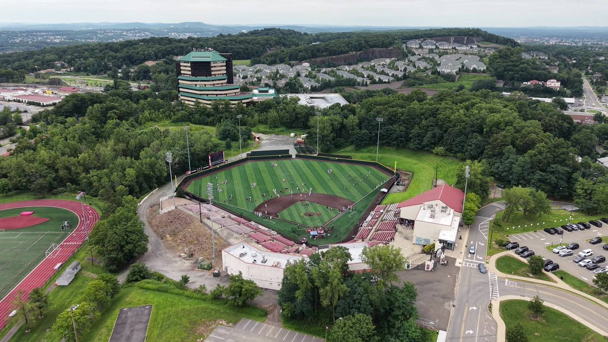 DaveSerrano11's tweet photo. @ShowBallCamps closing out four great days at @Montclair_base. Thank you to the coaching staff for all their hard work, along with the players and families who attended. https://t.co/eBSXgkRktq