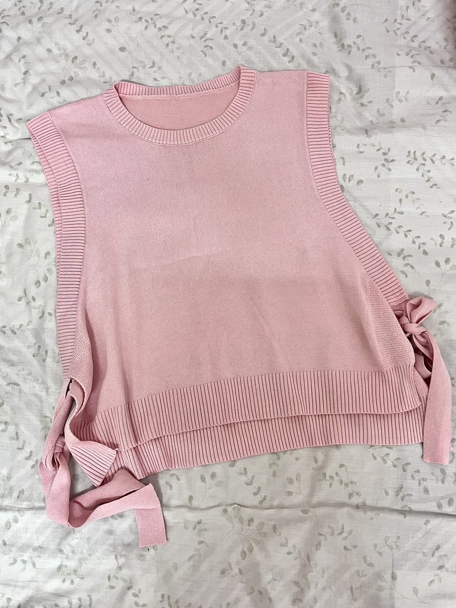 panghorm91's tweet photo. 🎀ส่งต่องานเว้าแขนผูกข้าง ยาว 20 อก 32
ส่งต่อ 40฿ 🤏🏻 #ส่งต่อเสื้อผ้า #เสื้อผ้ามือสองสภาพนางฟ้า #เสื้อผ้ามือสองสภาพดี #ส่งต่อเสื้อมือสอง #โล๊ะตู้เสื้อผ้ามือสอง #โล๊ะตู้ https://t.co/B5GiwrmiEe