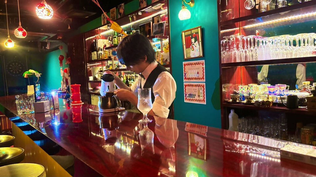 hiromu_hobby's tweet photo. 【ご報告】
皆様のお陰でCAFE 33-THIRTY THREE- 池袋店は開店から1年が経ちました。

1周年を記念して開業当時好評だった 【初来店の打ち師1杯サービス】を8月末まで再開します。

毎日打ち師とデュエリストの溜まり場になってるけど退屈しないので良かったら顔出しに来てください。

詳細リプ欄に https://t.co/RWKSEvEPCv