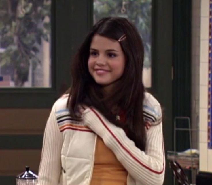 destinycxoh's tweet photo. Alex Russo: I'm resting up for my 30s I got alot planned, she wasn't wrong 😂💕

2007                                   2026 https://t.co/d3s5LgFE8E