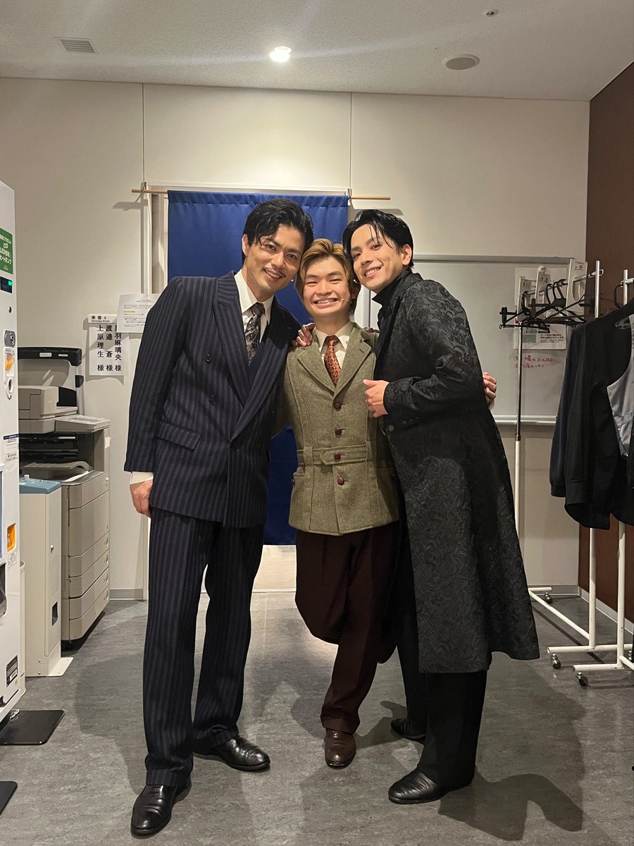 aowatanabe1014's tweet photo. 🧶🌹
#AGATHA
#ミュージカルAGATHA

東京での全公演が幕を下ろしました。
お越しくださった皆様、応援してくださった皆様、
ありがとうございました！

もうすぐ地方公演✈️
愛知、大阪、福岡とまだまだ続きます。

頭をかじられている気がしますが、気のせいだと思います！

@MusicalAGATHAJP https://t.co/CphqVftclN